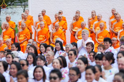 ภาพ No.83904:พิธีเวียนประทักษิณ,พิธีบรรพชาและพิธีอุปสมบทหมู่ ในโครงการอบรมพระธรรมทายาทในทวีปยุโรป  รุ่นที่ 9 วันอาทิตย์ที่ 16 กรกฎาคม พ.ศ. 2566 ณ วัดพระธรรมกายเบเนลักซ์  ประเทศเบลเยียม