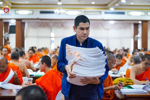 ภาพ No.281338:วันที่ 25 ธันวาคม พ.ศ. 2568 บรรยากาศการตรวจใบข้อสอบธรรมสนามหลวง  นักธรรมชั้นเอก และธรรมศึกษาชั้นเอก ส่วนภูมิภาค  ณ ศาลาอบรมสงฆ์ วัดสามพระยาวรวิหาร เขตพระนคร กรุงเทพมหานคร