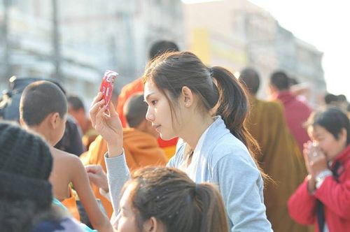 ภาพ No.15858:ประมวลภาพตักบาตรพระ 3 แผ่นดิน พระ 10,000 รูป ปีที่ 2 จ.เชียงราย