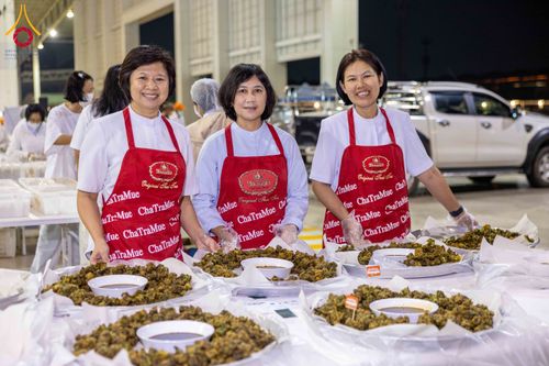 ภาพ No.303419:วันที่ 27 มกราคม พ.ศ. 2569 พิธีถวายภัตตาหารเป็นสังฆทาน แด่พระธรรมยาตรา ณ วัดพระธรรมกาย  จังหวัดปทุมธานี ในโครงการธรรมยาตรา กตัญญูบูชา มหาปูชนียาจารย์ พระมงคลเทพมุนี(สด จนฺทสโร) พระผู้ปราบมาร อนุสรณ์สถาน 7 แห่ง ปีที่ 14