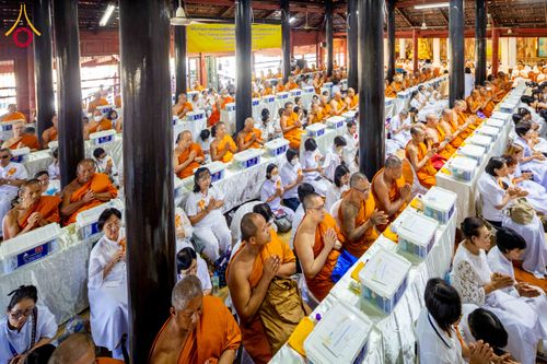 ภาพ No.303416:วันที่ 23 มกราคม พ.ศ. 2569 พิธีเจริญพุทธมนต์ปฏิบัติธรรม มอบทุนการศึกษา  ถวายสังฆทาน 109 วัด เพื่อถวายเป็นพุทธบูชา เพื่อขับเคลื่อนโครงการหมู่บ้านรักษาศีล 5 โดยคณะสงฆ์จังหวัดนครปฐม คณะศิษยานุศิษย์วัดพระธรรมกาย โครงการธรรมยาตรา ปีที่ 14 ณ วัดบางปลา อำเภอบาง