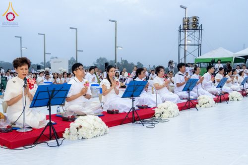 ภาพ No.284620:วันอาทิตย์ที่ 14 ธันวาคม พ.ศ.2568  พิธีทำบุญเมืองสุราษฎร์ธานี 110ปี และพิธีตักบาตรพระสงฆ์ 1,110 รูป  ณ บริเวณริมน้ำวัดกลาง (เก่า) ถนนบ้านดอน ตำบลตลาดใหม่ อำเภอเมือง จังหวัดสุราษฎร์ธานี