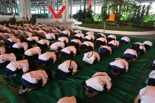 ปฏิบัติธรรม