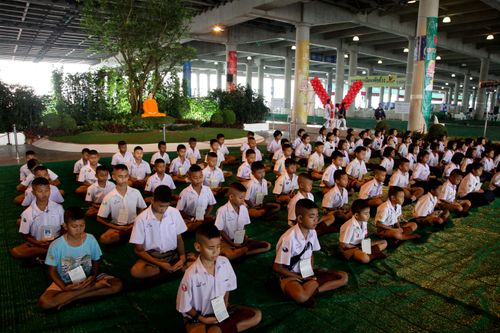 ภาพ No.1484:ปฏิบัติธรรม