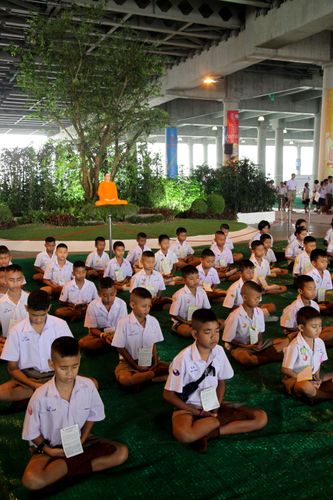 ภาพ No.1486:ปฏิบัติธรรม