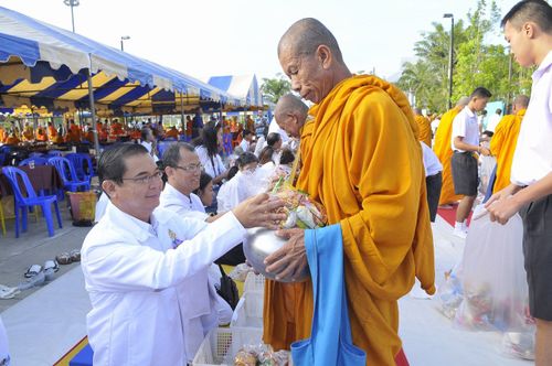 ภาพ No.3601:	พิธีถวายสังฆทานแด่คณะสงฆ์ 286 วัด ใน 4 จังหวัดภาคใต้ ครั้งที่ 79