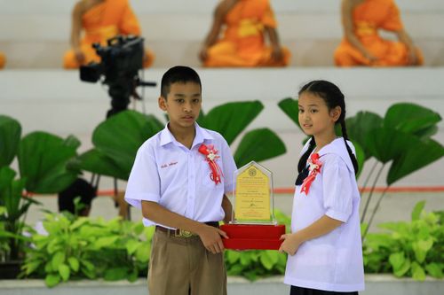 ภาพ No.1075:มอบรางวัลสอบ ทางก้าวหน้า