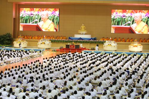 ภาพ No.953:ปฏิบัติธรรม