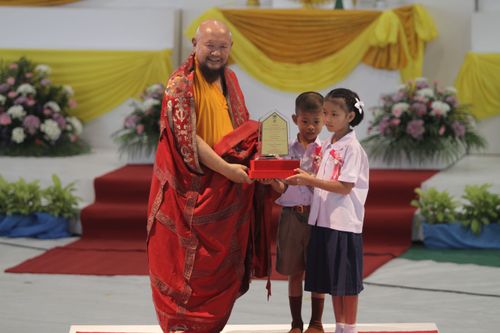 ภาพ No.975:มอบรางวัลสอบ ทางก้าวหน้า