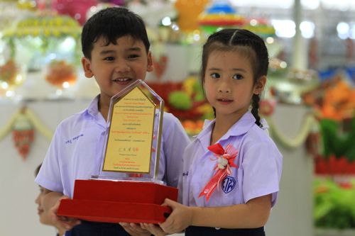 ภาพ No.1011:มอบรางวัลสอบ ทางก้าวหน้า