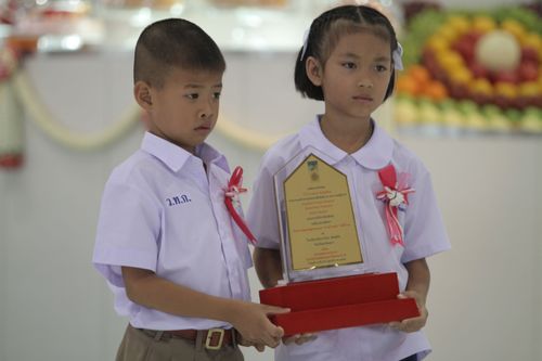 ภาพ No.982:มอบรางวัลสอบ ทางก้าวหน้า