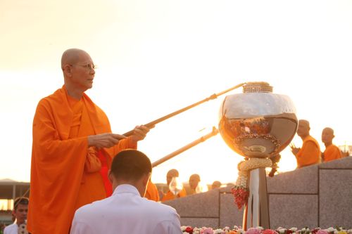 จุดโคมมาฆประทีป