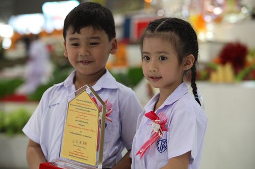 ภาพ No.996:มอบรางวัลสอบ ทางก้าวหน้า