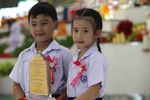 ภาพ No.995:มอบรางวัลสอบ ทางก้าวหน้า