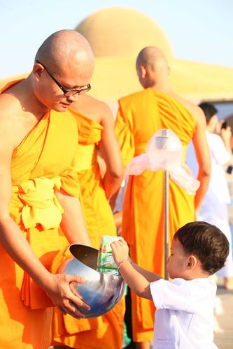 ภาพ No.7983:รูปภาพวันมาฆบูชา กิจกรรมวันมาฆบูชา ณ วัดพระธรรมกาย ปี 2555