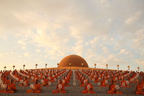 ภาพ No.7986:รูปภาพวันมาฆบูชา กิจกรรมวันมาฆบูชา ณ วัดพระธรรมกาย ปี 2555