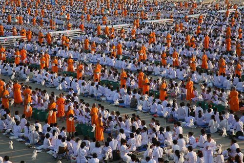 ภาพ No.7994:รูปภาพวันมาฆบูชา กิจกรรมวันมาฆบูชา ณ วัดพระธรรมกาย ปี 2555