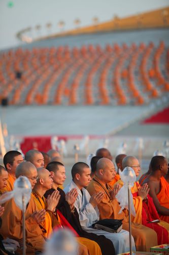 ภาพ No.8004:รูปภาพวันมาฆบูชา กิจกรรมวันมาฆบูชา ณ วัดพระธรรมกาย ปี 2555