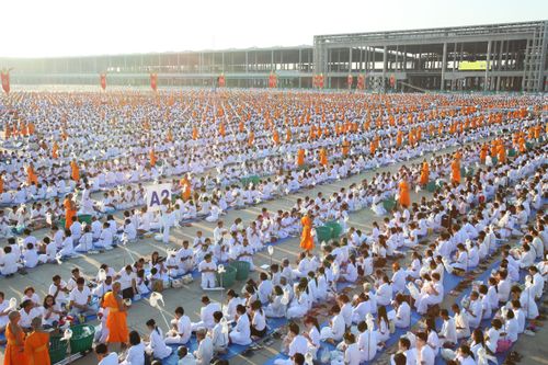 ภาพ No.8000:รูปภาพวันมาฆบูชา กิจกรรมวันมาฆบูชา ณ วัดพระธรรมกาย ปี 2555