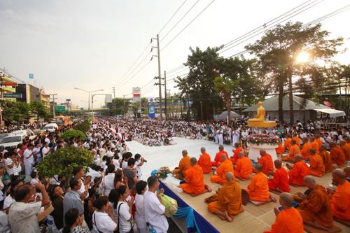 ภาพ No.2630:ภาพตักบาตรสะพานใหม่