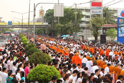 ภาพ No.2632:ภาพตักบาตรสะพานใหม่