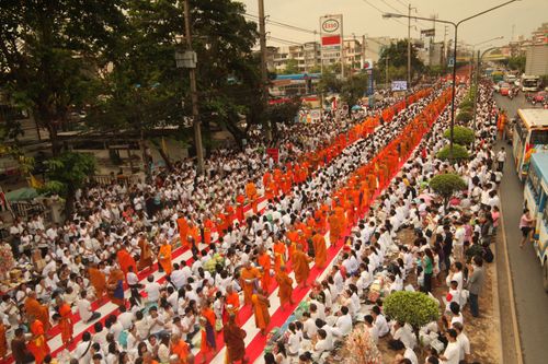 ภาพ No.2631:ภาพตักบาตรสะพานใหม่