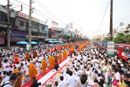 ภาพ No.2555:ภาพตักบาตรสะพานใหม่