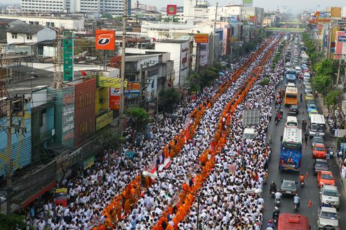 ภาพ No.2562:ภาพตักบาตรสะพานใหม่