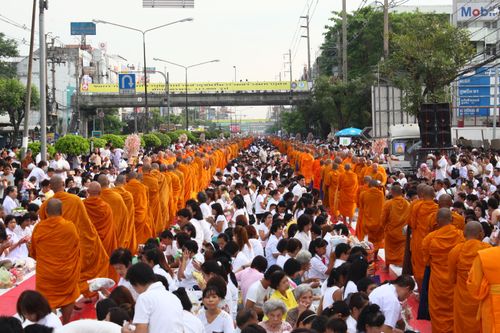 ภาพ No.2565:ภาพตักบาตรสะพานใหม่