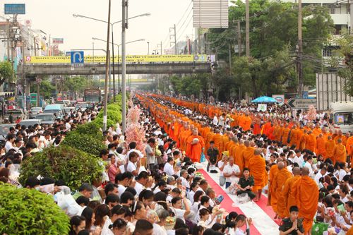 ภาพ No.2571:ภาพตักบาตรสะพานใหม่