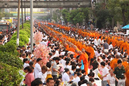 ภาพ No.2575:ภาพตักบาตรสะพานใหม่