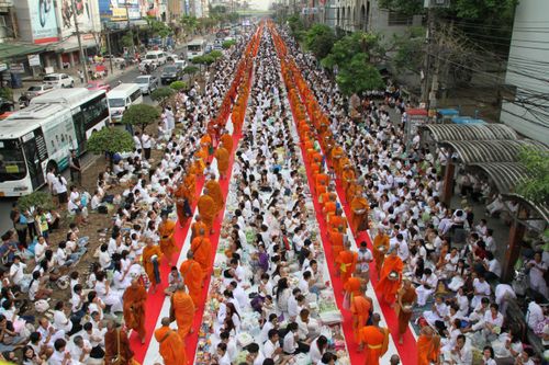 ภาพ No.2574:ภาพตักบาตรสะพานใหม่