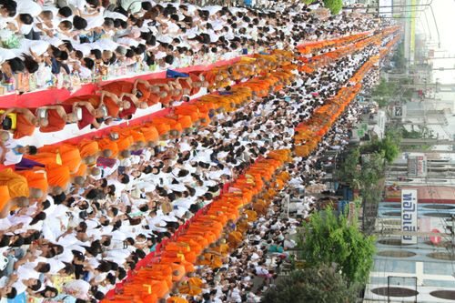 ภาพ No.2576:ภาพตักบาตรสะพานใหม่