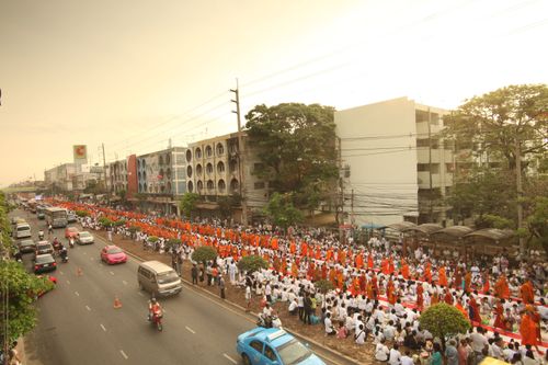 ภาพ No.2578:ภาพตักบาตรสะพานใหม่