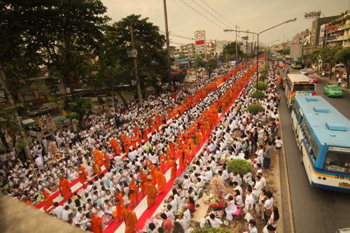 ภาพ No.2582:ภาพตักบาตรสะพานใหม่