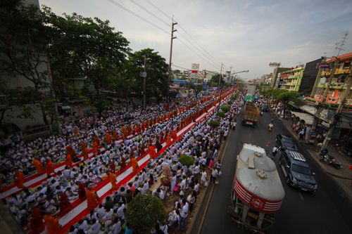ภาพ No.2587:ภาพตักบาตรสะพานใหม่