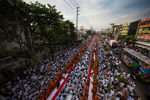 ภาพ No.2588:ภาพตักบาตรสะพานใหม่