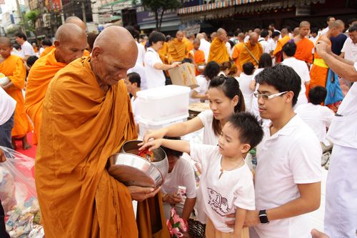 ภาพ No.2598:ภาพตักบาตรสะพานใหม่