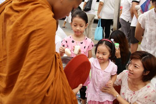 ภาพ No.2597:ภาพตักบาตรสะพานใหม่