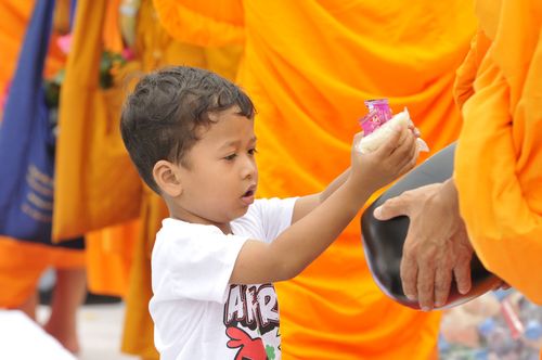 ภาพ No.2602:ภาพตักบาตรสะพานใหม่