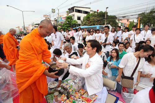 ภาพ No.2607:ภาพตักบาตรสะพานใหม่