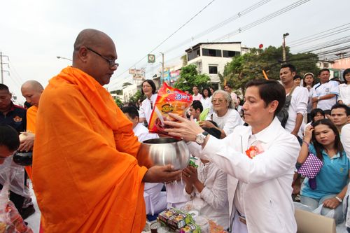 ภาพ No.2608:ภาพตักบาตรสะพานใหม่