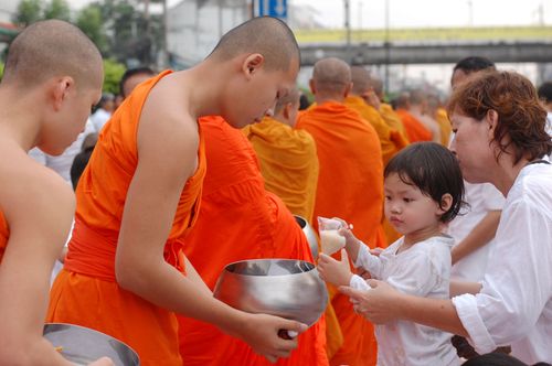 ภาพ No.2613:ภาพตักบาตรสะพานใหม่