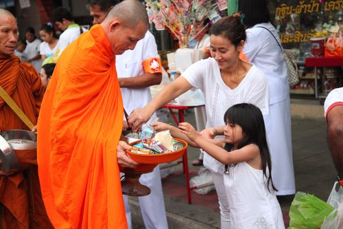 ภาพ No.2616:ภาพตักบาตรสะพานใหม่