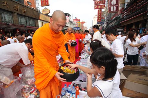 ภาพ No.2221:ตักบาตร เยาวราช