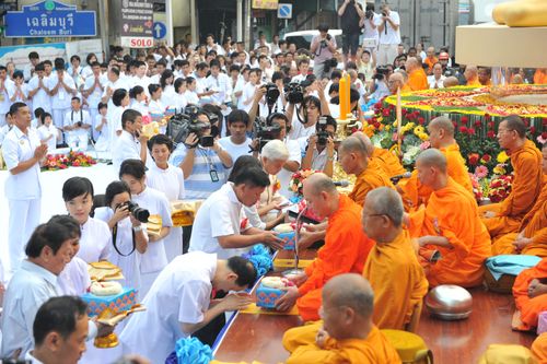 ภาพ No.2240:ตักบาตร เยาวราช