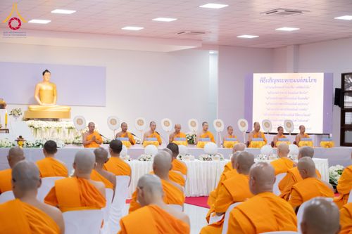 ภาพ No.294241:วันอาทิตย์ที่ 14 ธันวาคม พ.ศ.2568 พิธีเจริญพระพุทธมนต์สมโภชดวงแก้วลูกนิมิตเอก และดวงแก้วนิมิตปฏิบัติธรรม อัญเชิญประดิษฐาน  ณ วัดพระธรรมกายในประเทศสหรัฐอเมริกาและประเทศเยอรมนี 7 แห่ง ณ อาคารปลูกศรัทธา 2 วัดพระธรรมกาย