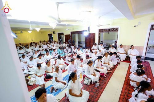 ภาพ No.317789:วันที่ 1 เมษายน พ.ศ. 2569 พิธีสวดธัมมจักกัปปวัตตนสูตรนานาชาติ ในวันพระใหญ่ ขึ้น 15 ค่ำ เดือน 5 (Poya Day)  ณ ศรีธรรมนันทะปิริเวนะ เเละ  วัดวิมลวิหาร นาวละ ประเทศศรีลังกา