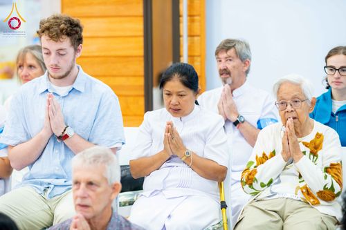 ภาพ No.313225:วันอาทิตย์ที่ 8 มีนาคม พ.ศ. 2569 พิธีสมโภชรูปเหมือนพระมงคลเทพมุนี (สด จนฺทสโร) และพิธีทอดผ้าป่าสามัคคีเพื่อสร้างวิหารพระมงคลเทพมุนี ณ วัดพุทธเคปทาวน์ ประเทศแอฟริกาใต้