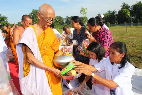 ภาพ No.3661:พิธีถวายสังฆทานแด่คณะสงฆ์ 286 วัด ใน 4 จังหวัดภาคใต้ ครั้งที่ 82